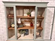 Vintage hutch/ display cabinet. image 5