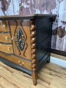 Server-buffet in solid oak with barley twist detail image 3