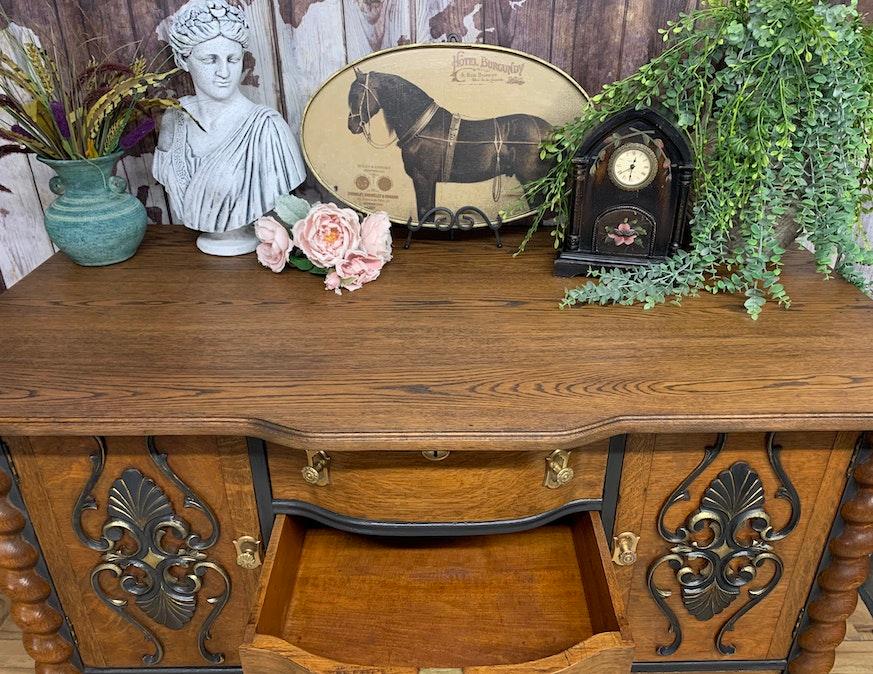 Server-buffet in solid oak with barley twist detail image 8
