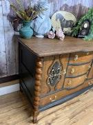 Server-buffet in solid oak with barley twist detail image 10