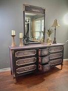 Dresser with matching mirror image 6