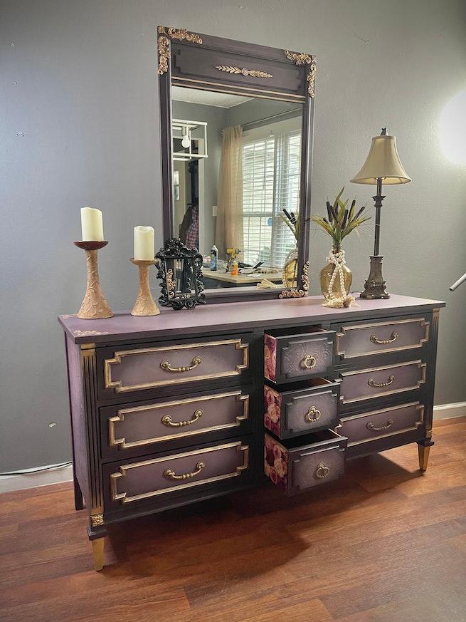 Dresser with matching mirror image 6