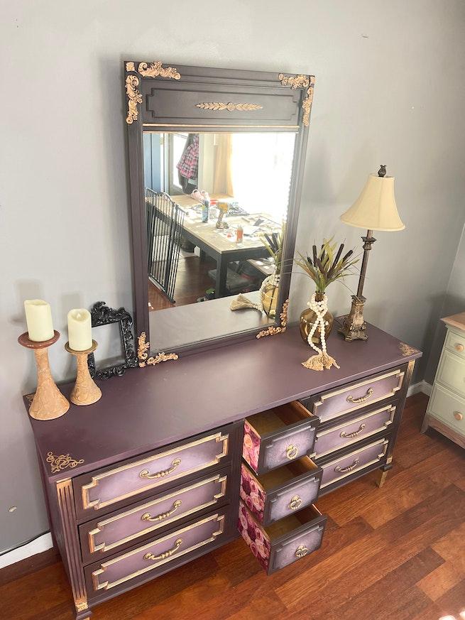 Dresser with matching mirror image 10