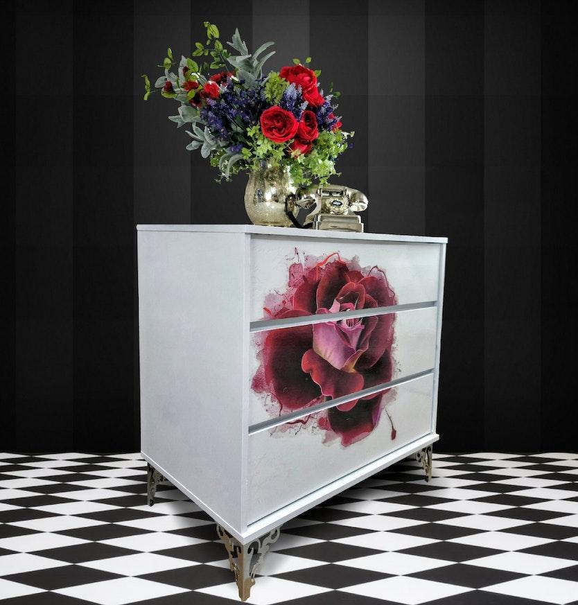 Passion's Rose White Gloss Chest image 2