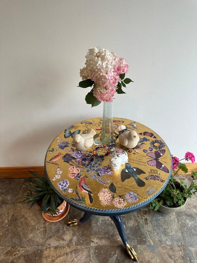 Round decorative table "Bye Bye Birdie" image 4