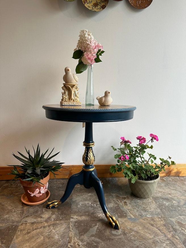 Round decorative table "Bye Bye Birdie" image 6